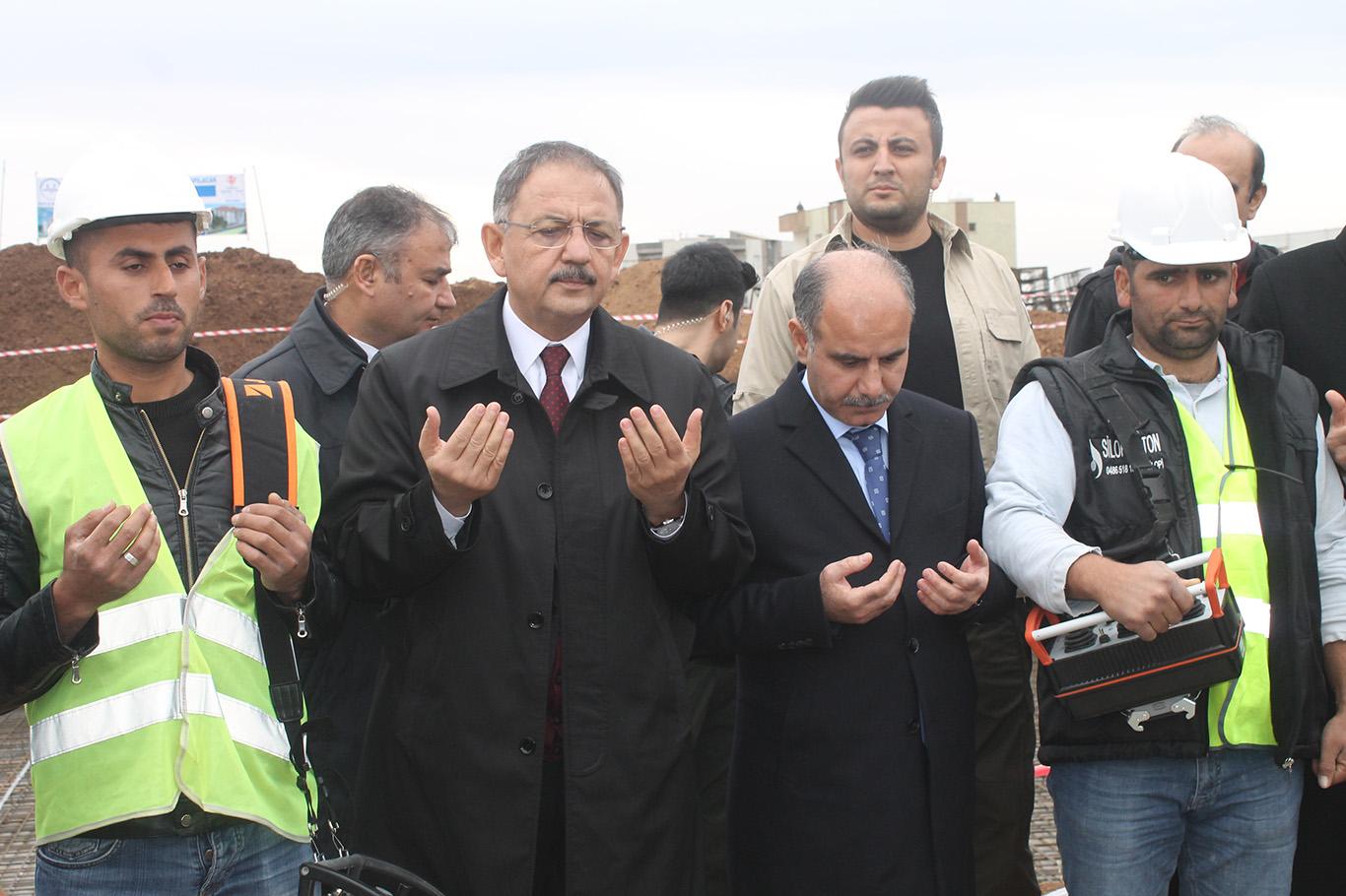 Bakan Özhaseki Kur’an kursu temel atma törenine katıldı